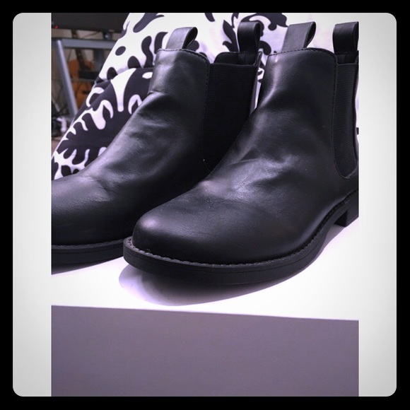 H&M Shoes - Chelsea Boots