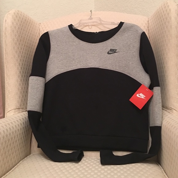 NWT NIKE TECH CROP SWEATSHIRT