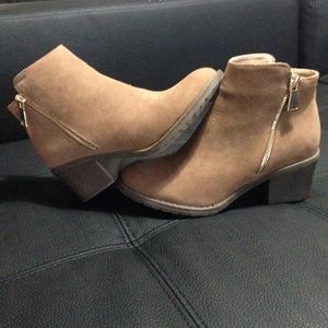Camel color booties with zipper