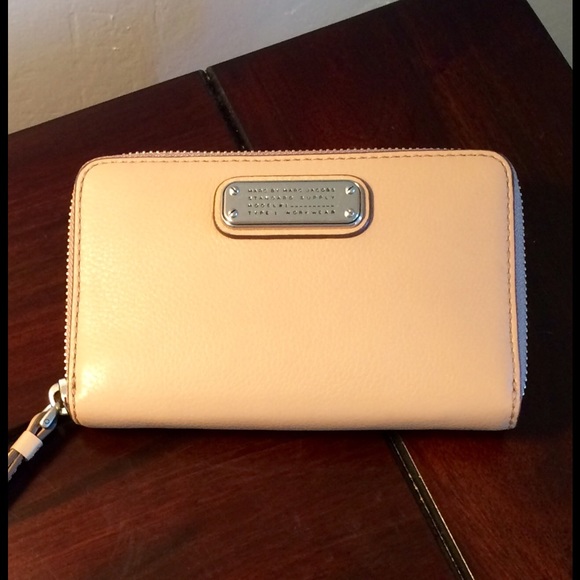 Marc by Marc Jacobs Q Wingman Wristlet