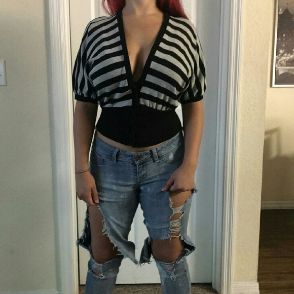 Black, front low cut crop top