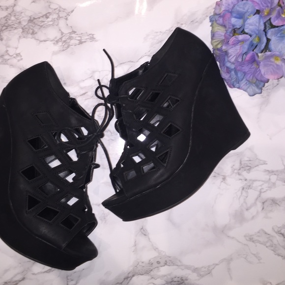 Shoes - Black Wedge Lace up Heels 🖇