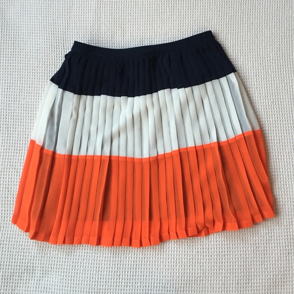Banana Republic Dresses & Skirts - banana republic pleated skirt NWT