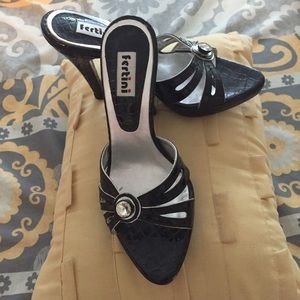 High heel rhinestone sandals.