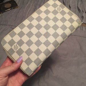 Date Code Authenticates. Make an offer!