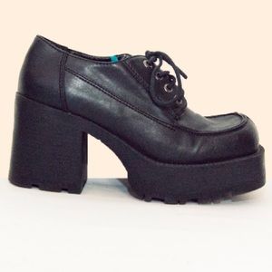 Bongo vintage 1990s chunky platforms, black size 7