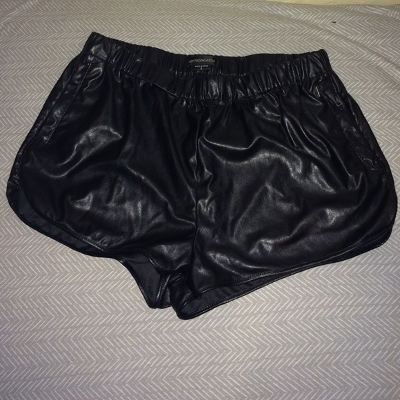 OBEY SHORTS///FAUX LEATHER