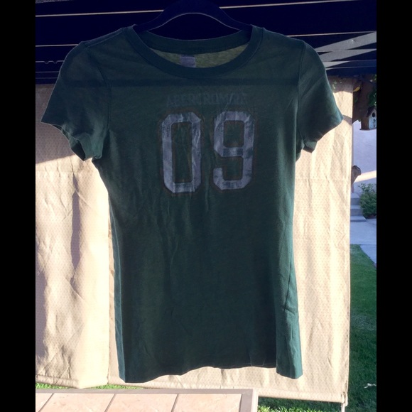 Abercrombie and Fitch tee size L - Picture 3 of 4