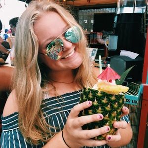 Meet your Posher, Olivia