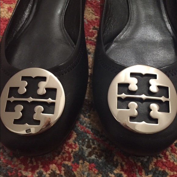 TORY BURCH REVA FLAT BLACK AND SILVER - Picture 2 of 4