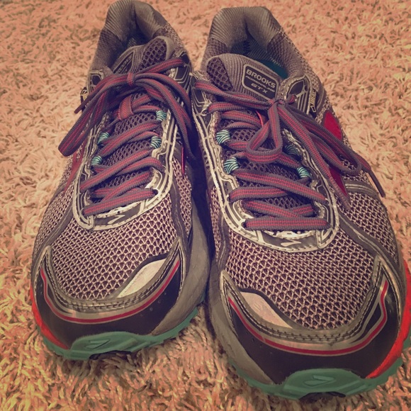 Women's Brooks Running Shoes SIZE 10