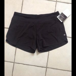 NWT Lululemon Turbo Run Short Size 8 Black