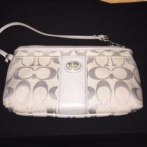 Hold: Coach Wallet 💗