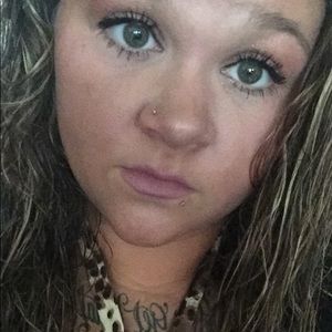 Meet your Posher, Alicia