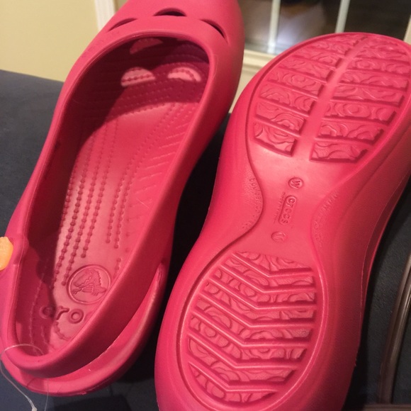Jayna crocs, size 11. Raspberry (pink)