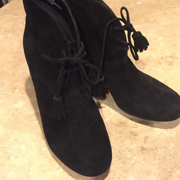 Black heeled boots