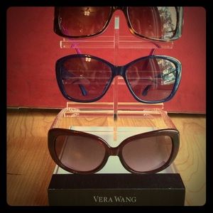 *NEW Vera Wang sunnies table top display!!