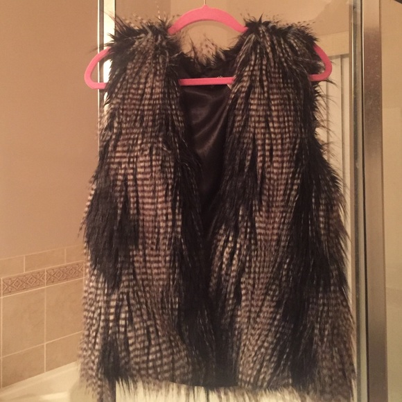 H&M Faux fur vest