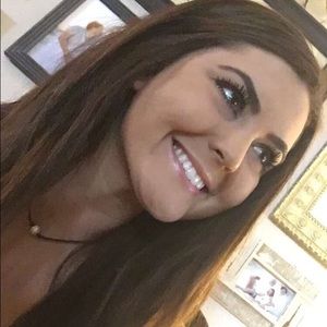 Meet your Posher, Caitlin