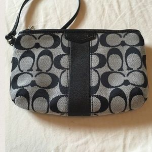 ✨Reduced✨ Classic Large Coach Wristlet