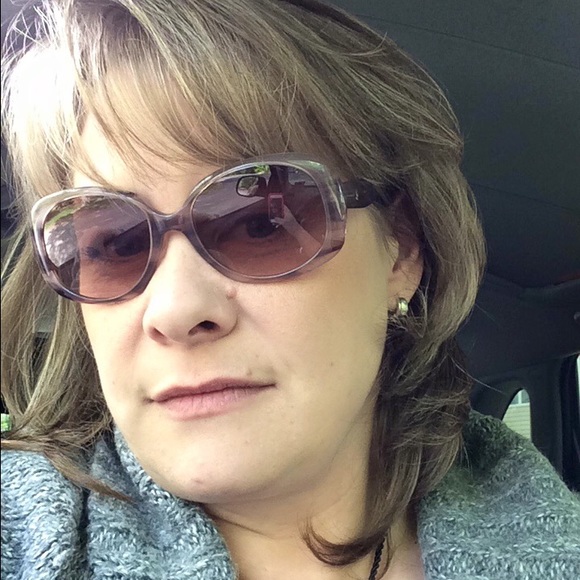 Meet your Posher, Janet - Picture 1 of 1