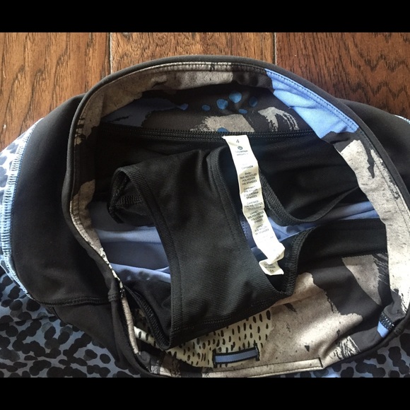 SOLD-Lululemon Run Times shorts, size 4. - Picture 4 of 4