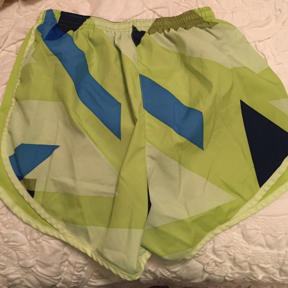 Nike gym shorts! - Picture 2 of 3