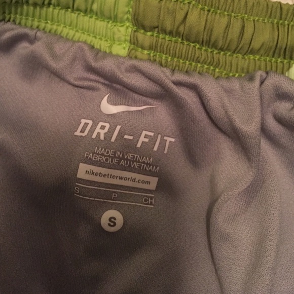 Nike gym shorts! - Picture 3 of 3