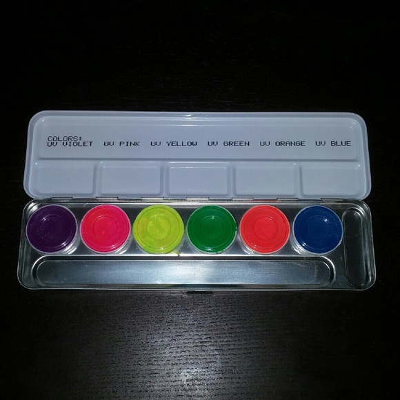 🚩SOLD🚩     Kryolan UV-Dayglo Palette