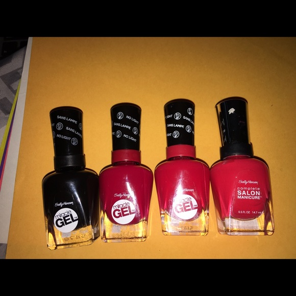 Sally Hansen Nail Bundle  **FREE GIFT**