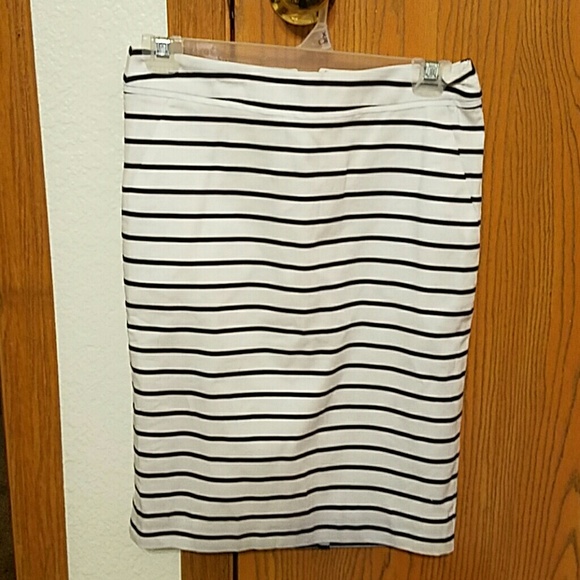 NWT limited pencil skirt- size 0