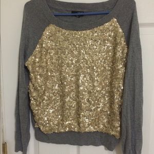 Gray soft sweater with gold sequin