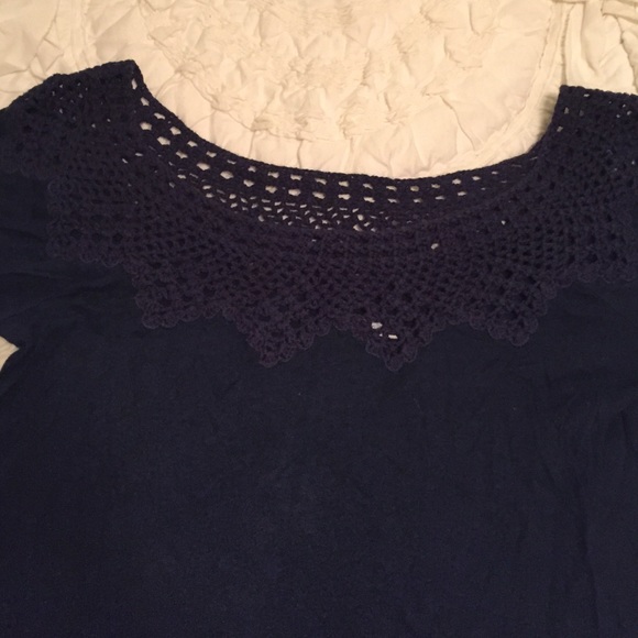 Classy navy blue top! - Picture 2 of 3
