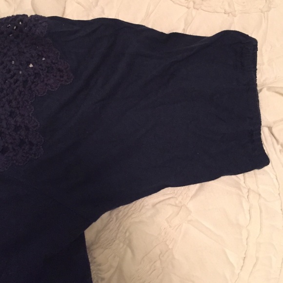 Classy navy blue top! - Picture 3 of 3