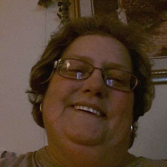 Meet your Posher, Lisa - Picture 1 of 1