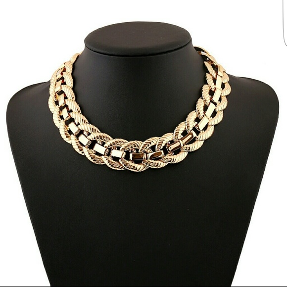Gold link necklace