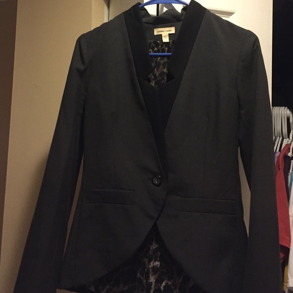Ladies gray blazer! - Picture 2 of 3