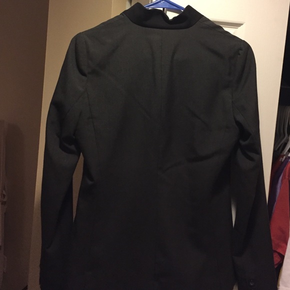 Ladies gray blazer! - Picture 3 of 3