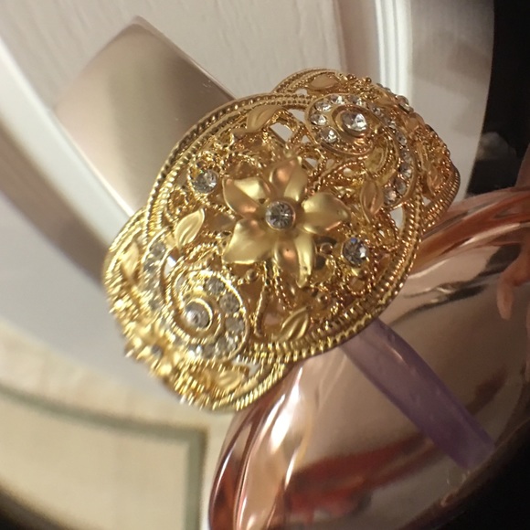 SMASHING! In a statement bracelet! - Picture 1 of 4