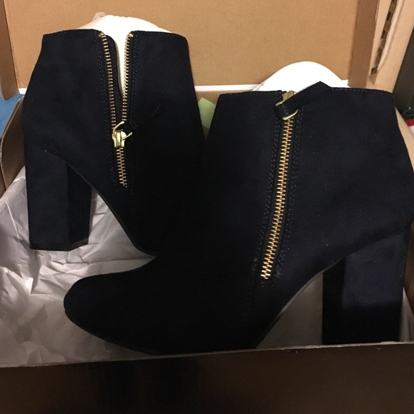 a.n.a boots in navy, size 8 medium, never worn