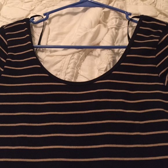 Fitted dress. Low back cut. Gold and black! - Picture 3 of 3