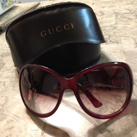 Red GUCCI SUNGLASSES.