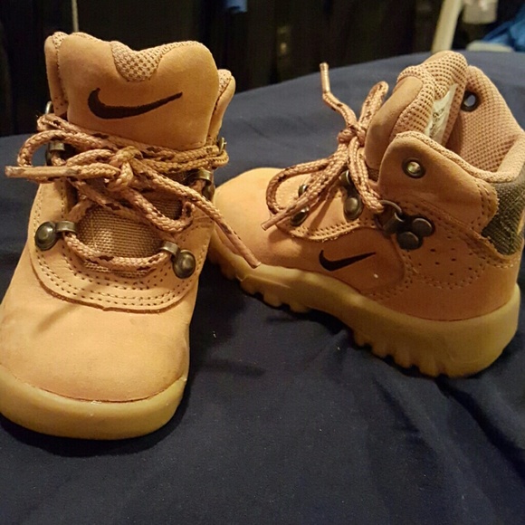 🚫🚫Hold @msvang91 🚫🚫🚫NIKE toddler boots 4C