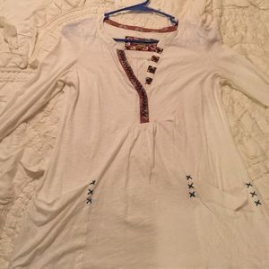 White Long sleeve flowy shirt!