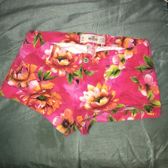 Hollister floral shorts - Picture 1 of 3