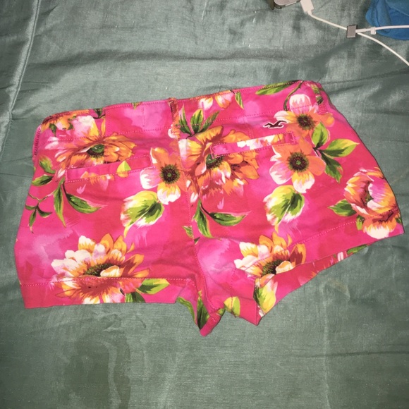 Hollister floral shorts - Picture 3 of 3