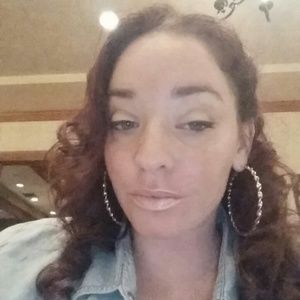 Meet your Posher, Shana