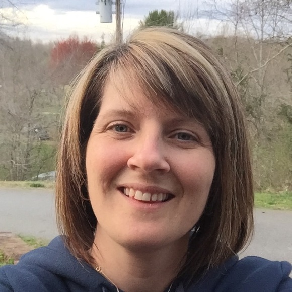 Meet your Posher, Nicole - Picture 1 of 1