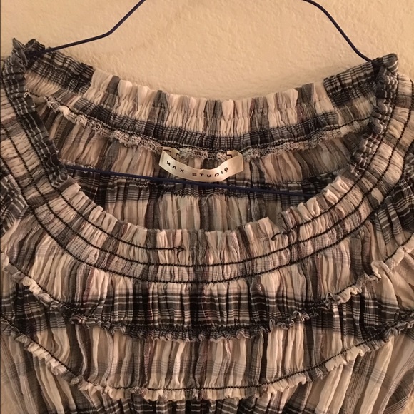 Max studio NWOT top - Picture 2 of 3