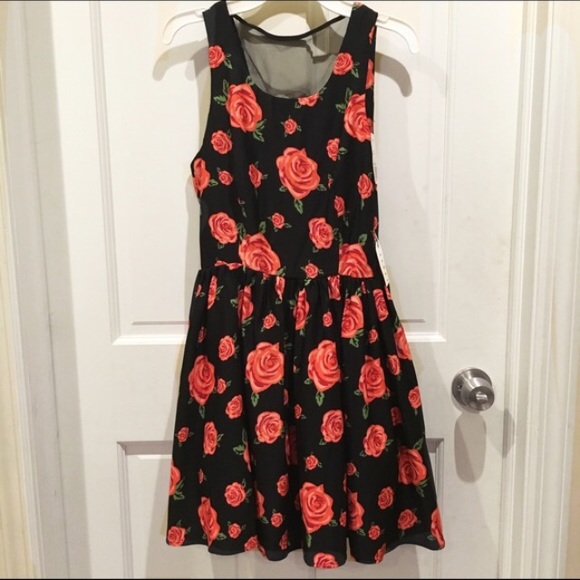 Forever 21 Rose Dress Black Small NWT - Picture 1 of 3